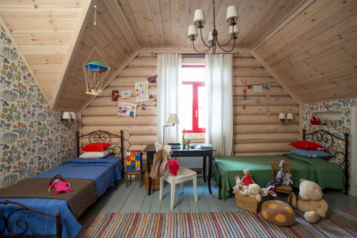 design de quarto infantil no interior de uma casa de madeira