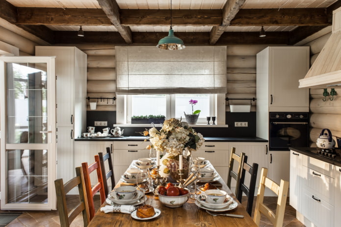interior de uma casa de madeira em estilo escandinavo