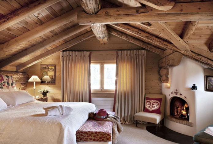 interior de uma casa de madeira no estilo chalé