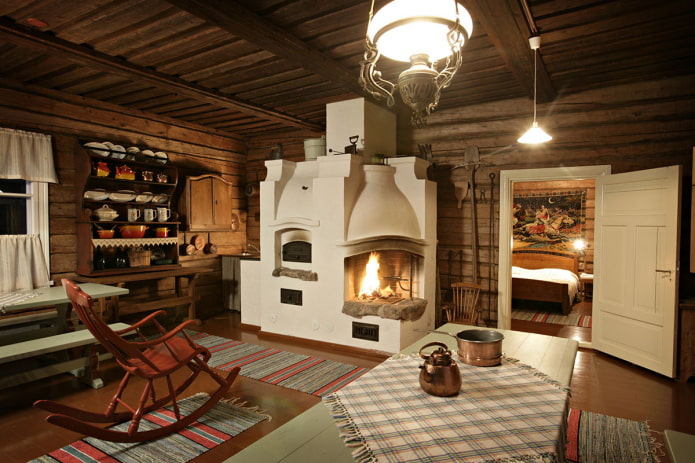 interior de uma casa de madeira em estilo russo