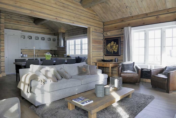 interior de uma casa de madeira em estilo escandinavo