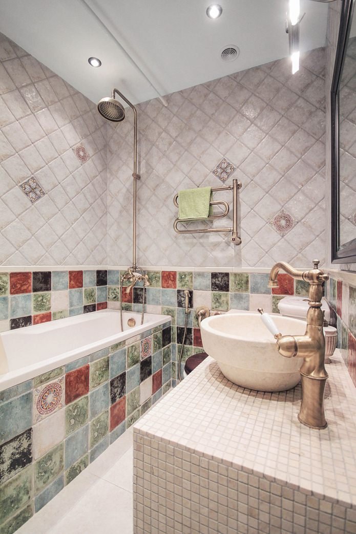 reforma de banheiro em apartamento Khrushchev de dois cômodos no estilo provençal