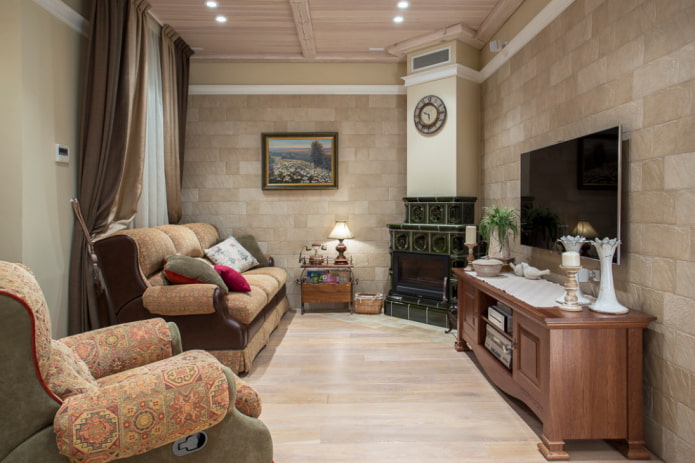 lareira no interior da sala de estar em estilo provençal