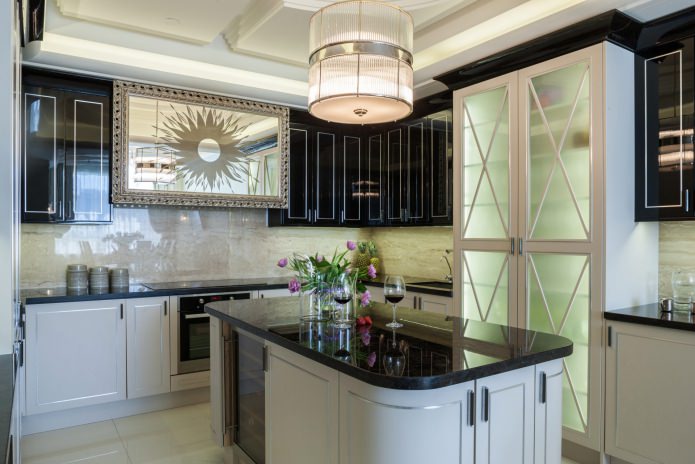 Cozinha Art Déco com móveis pretos e brancos