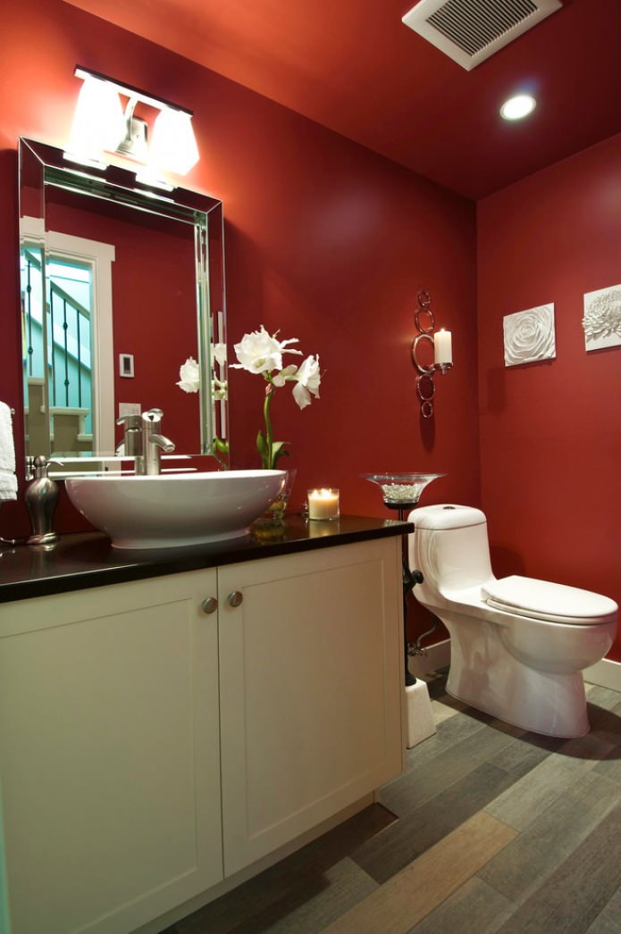 Vermelho no interior do banheiro