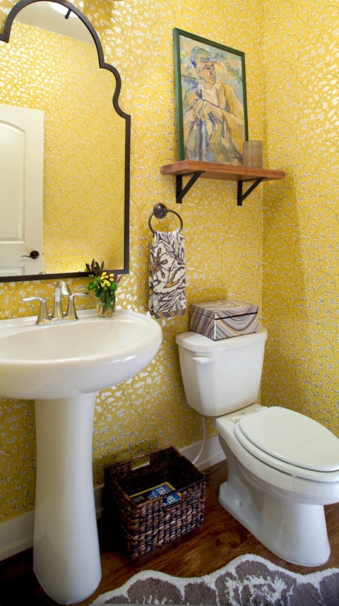 papel de parede amarelo no banheiro