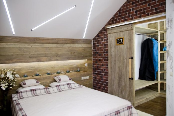 projeto de design de um quarto no sótão com closet