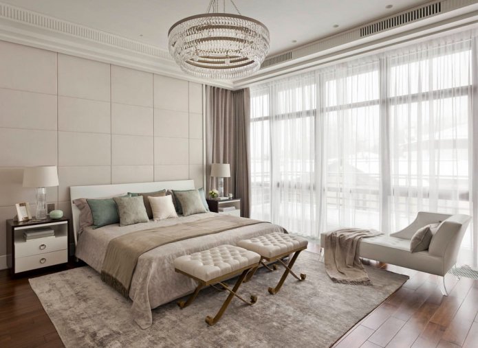 lustre grande no teto do quarto