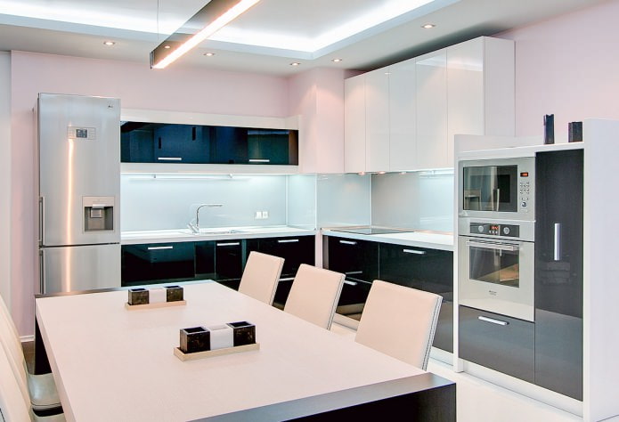 Conjunto de cozinha em preto e branco em estilo moderno