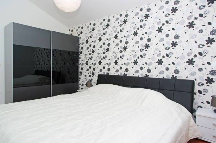 Interior de quarto preto e branco