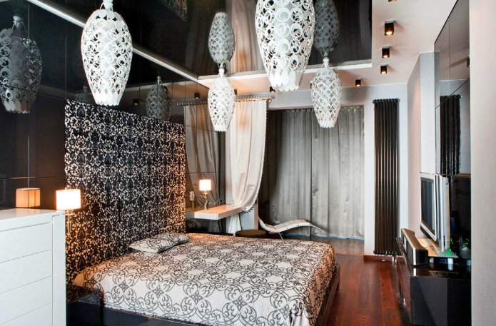 Interior de quarto preto e branco