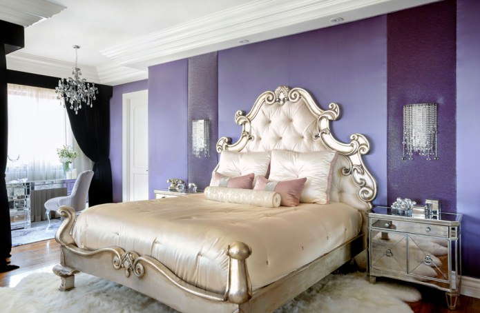 quarto roxo em estilo clássico