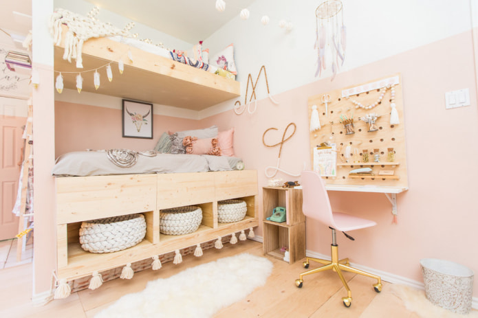 quarto infantil em tons claros