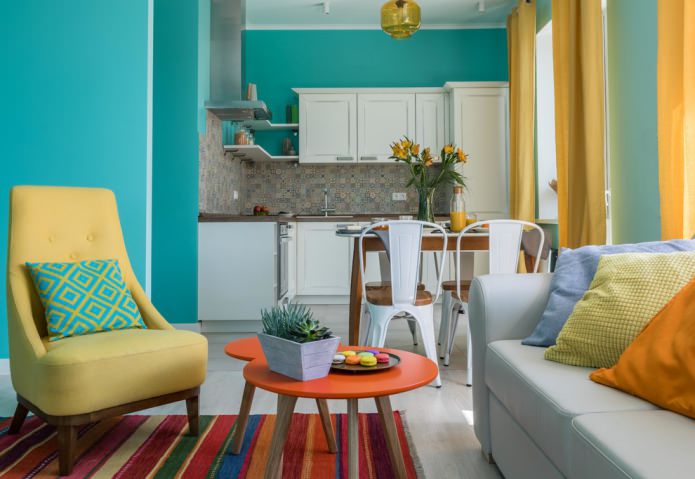 sala amarelo-turquesa