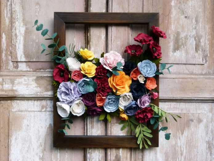 arranjo de flores em uma moldura