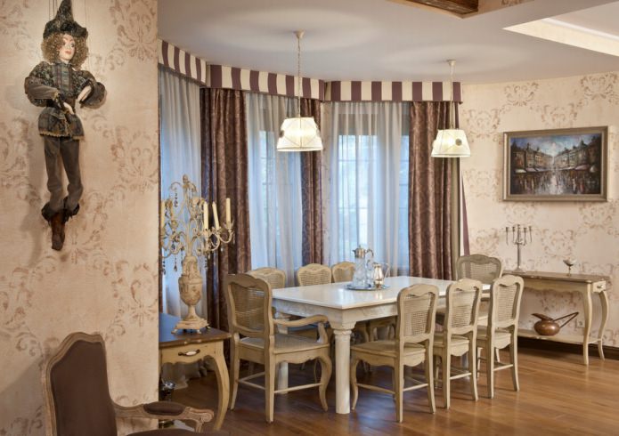 Estilo clássico italiano na sala de jantar