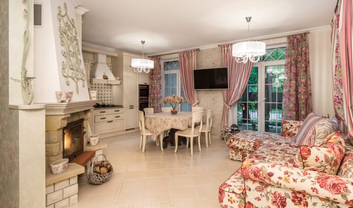 cortinas listradas rosa com flores