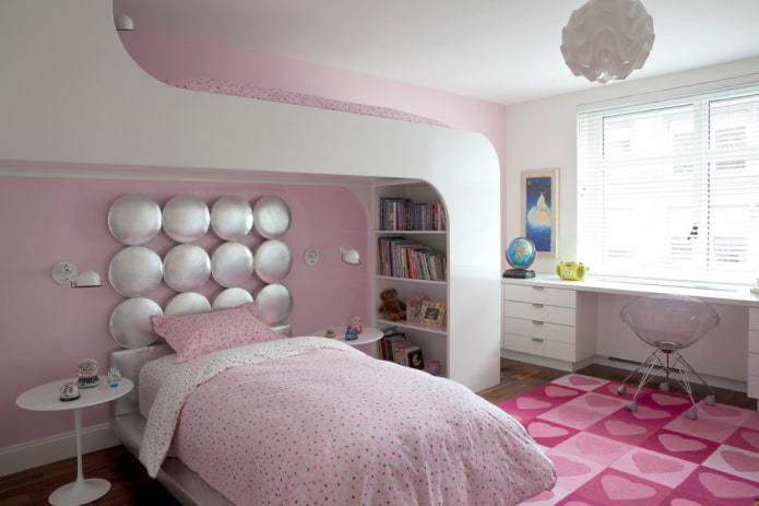 cabeceira em quarto de menina