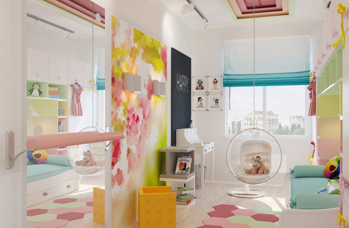 cadeira suspensa no interior de um quarto infantil pequeno