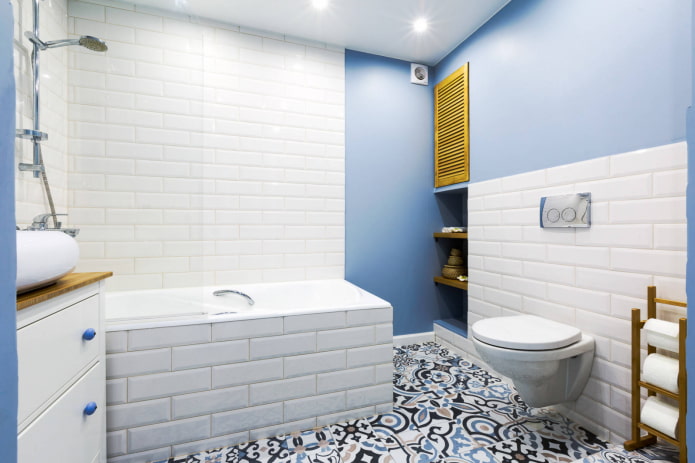 Combinando tinta e azulejos