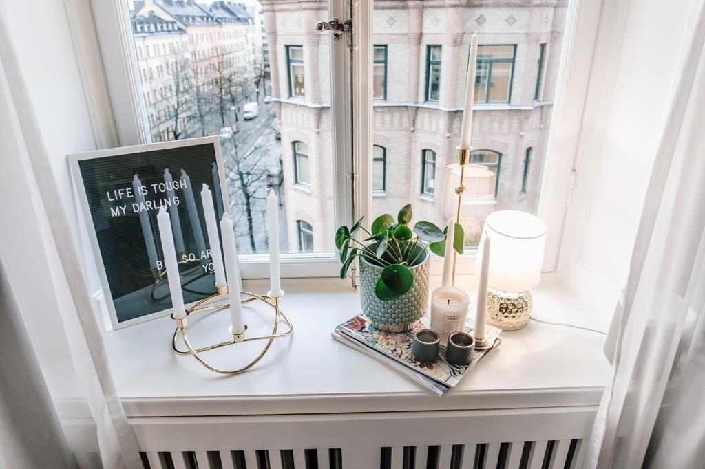 Como decorar um peitoril de janela? Opções de decoração, fotos do interior.