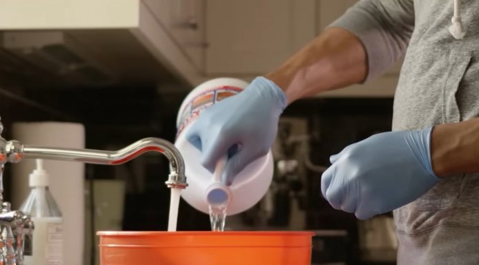 despeje água sanitária