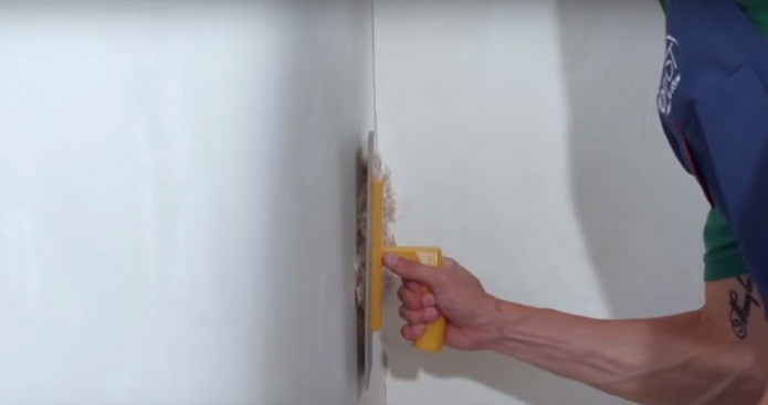 aplicação de papel de parede líquido