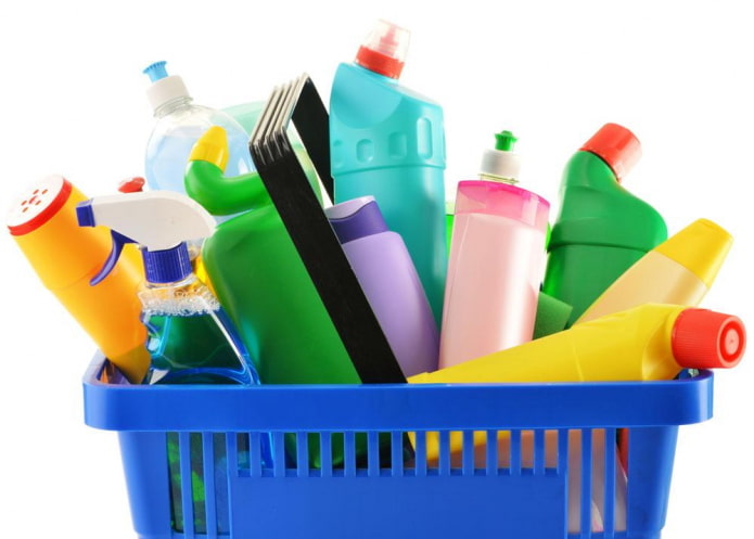 Produtos químicos para limpeza de banheiros