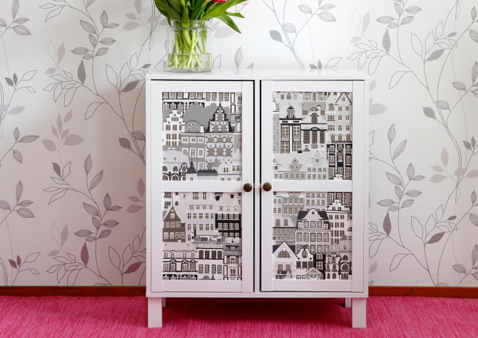 Decorando uma mesa de cabeceira com papel de parede