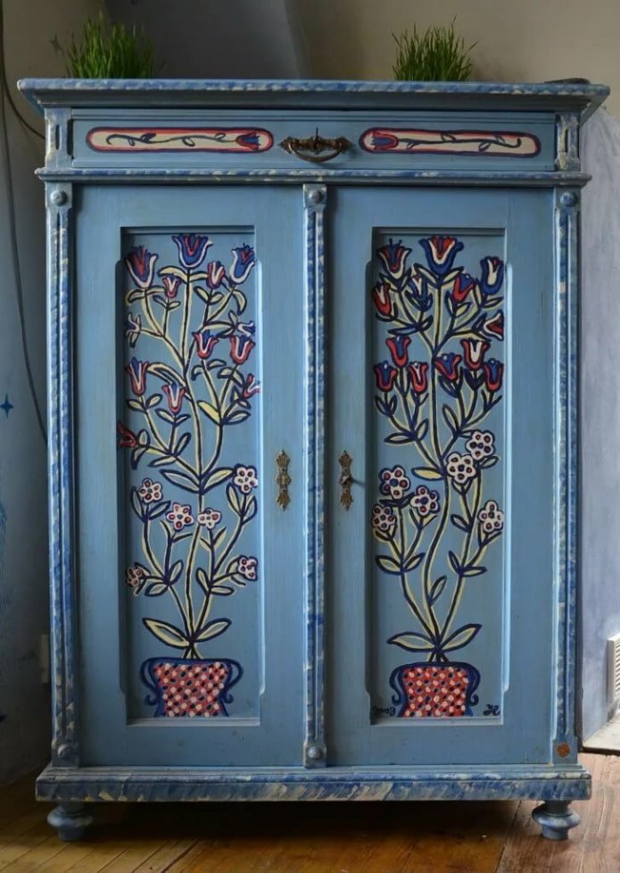 Armário pintado à mão