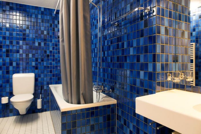 Rejunte para azulejos no interior do banheiro