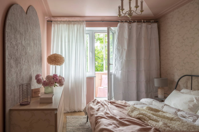 Quarto em tons de rosa