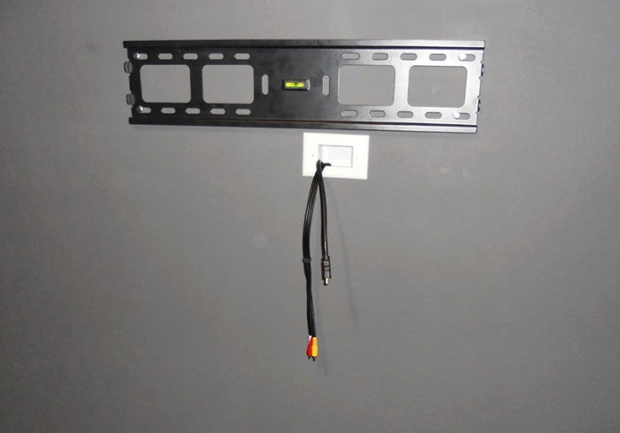 Esconda os fios na parede