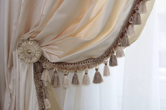 cortinas de cetim com franjas