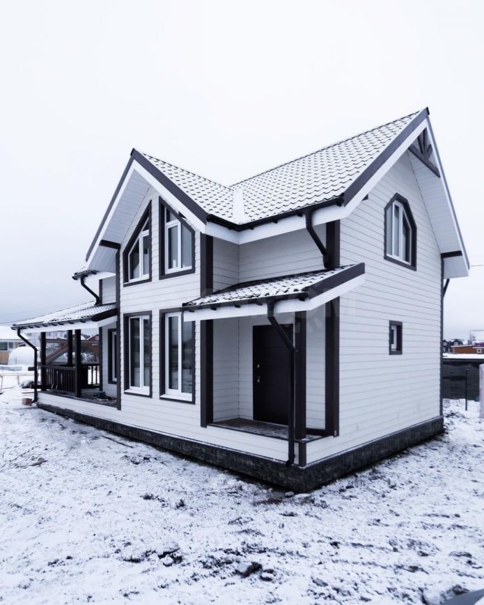 casa de madeira no inverno