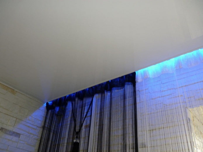 cornija oculta com iluminação