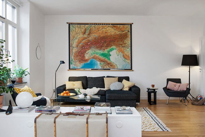 mapa no interior da sala de estar