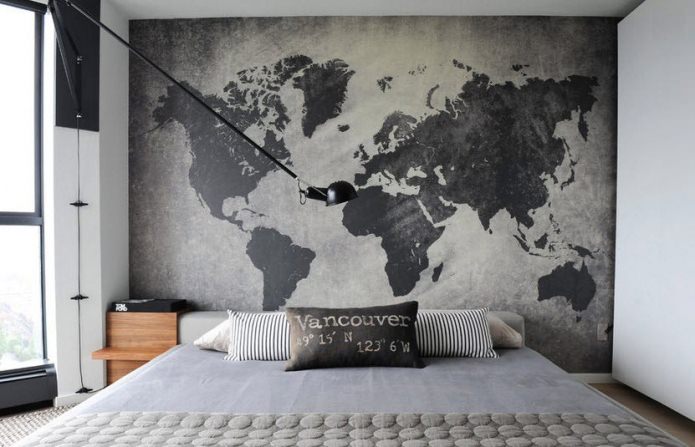 mapa-múndi na cabeceira da cama