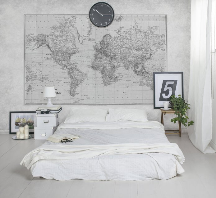 mapa-múndi na cabeceira da cama