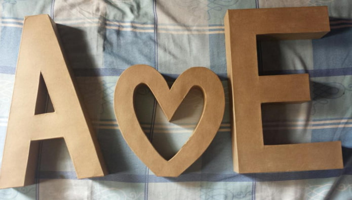 letras de papelão