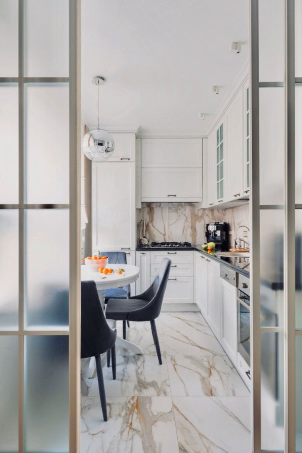 acabamento do piso e do avental com porcelanato