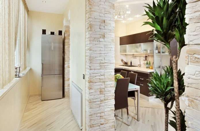 geladeira na varanda no interior da cozinha