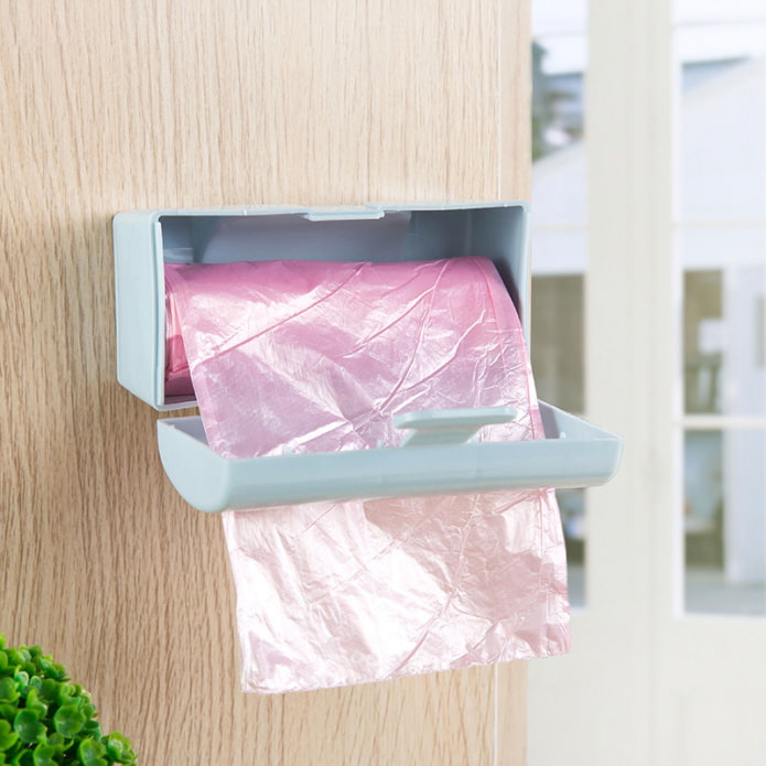 Caixa para um rolo de sacos de lixo