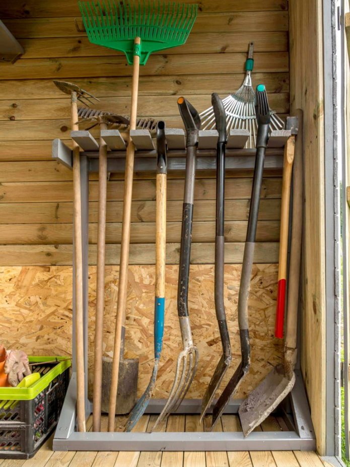 Suporte para ferramentas de jardim