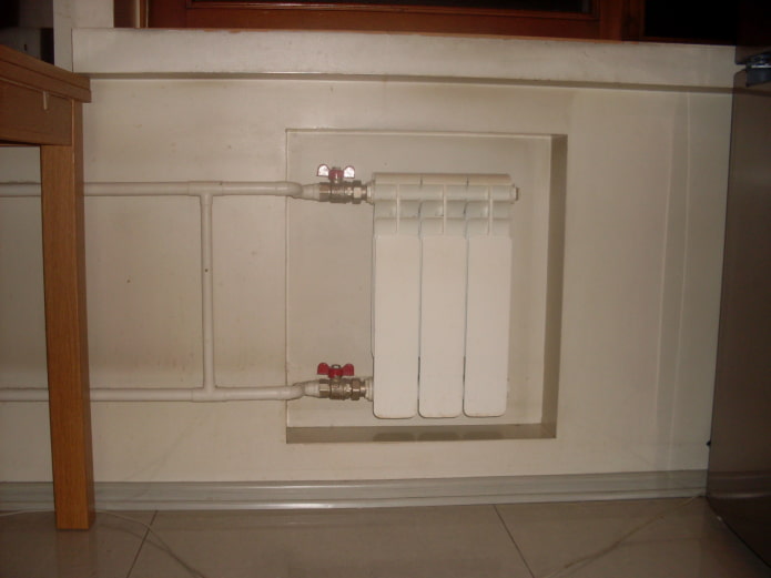 bateria em um nicho na cozinha