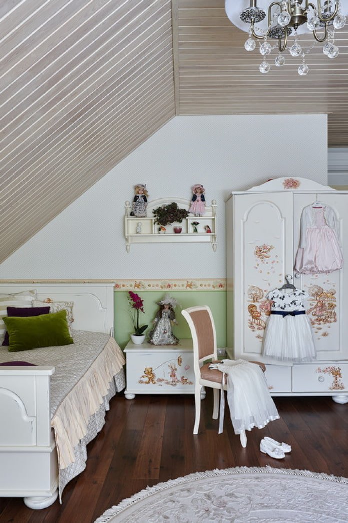 interior de quarto de bebê clássico