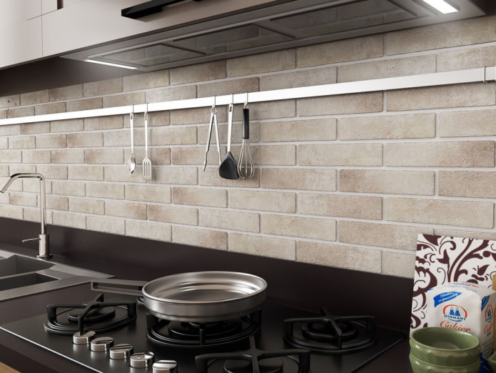 avental de cozinha com revestimento de azulejos de clínquer
