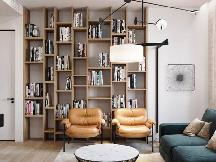 prateleiras de livros até o teto no interior