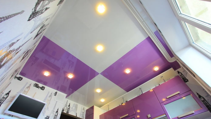 teto esticado com uma combinação de cores branco e roxo