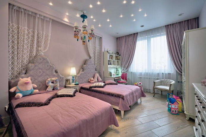 iluminação no interior de um quarto para duas meninas
